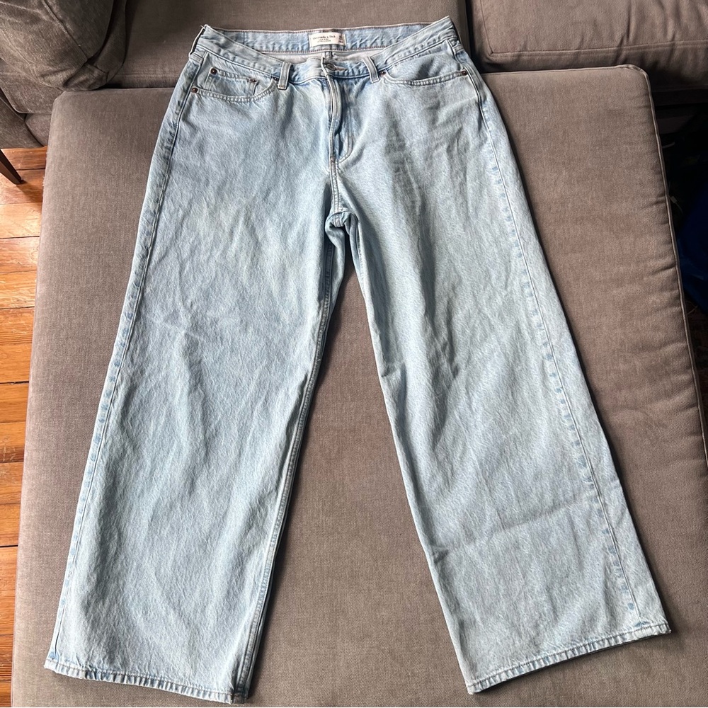 Abercrombie & Fitch Low Rise Ultra Loose Jeans Light Wash 31 Short - Picture 8 of 11